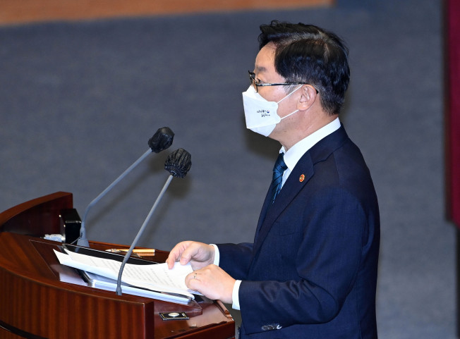 ▲박범계 법무부 장관이 29일 서울 여의도 국회에서 열린 본회의에서 국민의힘 정찬민 의원에 대한 체포동의안에 대해 설명하고 있다.    (연합뉴스)