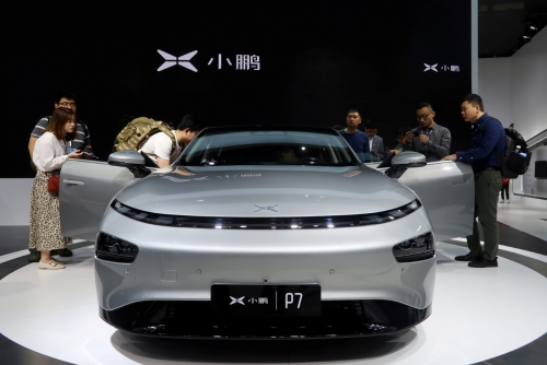 ▲중국 전기차 업체 샤오펑의 P7 차량이 2019년 11월 광둥성에서 광저우에서 열린 자동차 박람회에 전시돼 있다. 광저우/로이터연합뉴스
