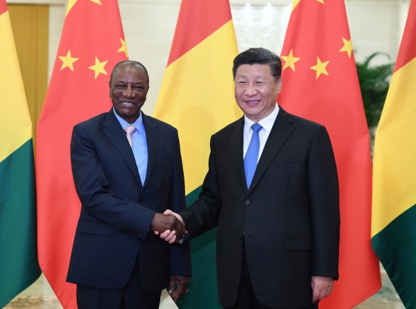▲알파 콩데(왼쪽) 기니 대통령과 시진핑 중국 국가주석이 2018년 9월 1일 베이징에서 인사를 나누고 있다. 베이징/신화뉴시스
