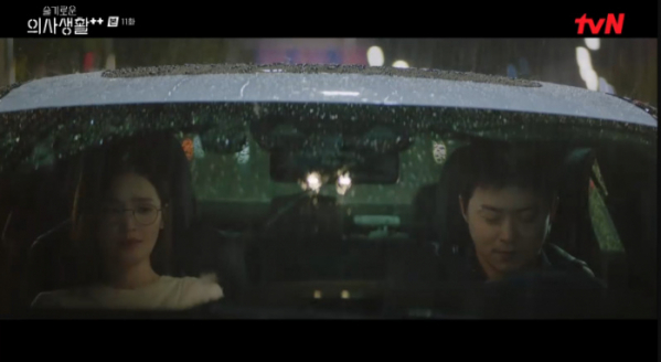 ▲채송화(전미도)-이익준(조정석)(사진=tvN 방송화면 캡처)