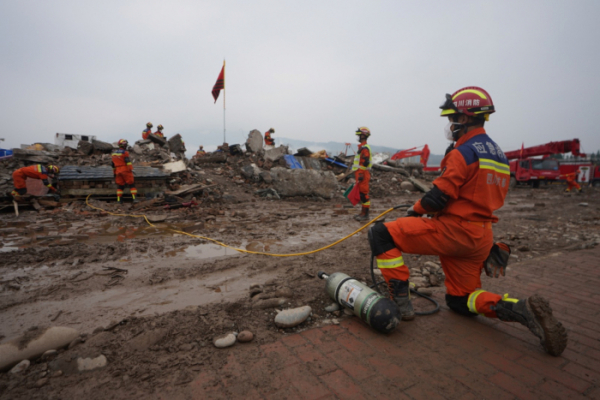 ▲지난 5월 14일(현지시간) 중국 쓰촨성 위청에서 구조 요원들이 지진 관련 훈련에 참여하고 있다. 위청/신화뉴시스