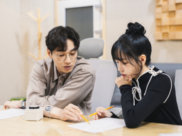 ▲조유리, 이석훈(사진 = 웨이크원 제공)