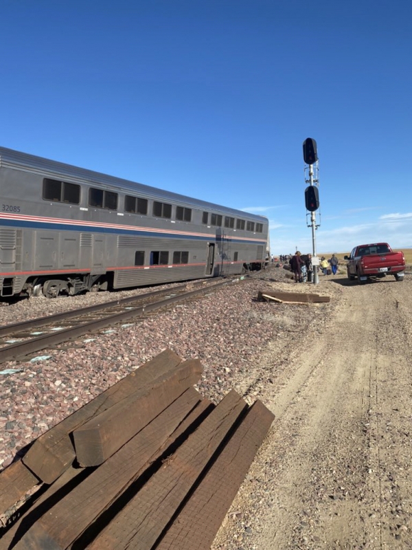▲25일(현지시간) 미국 몬태나주 조플린에서 탈선한 암트랙 열차의 모습이 보인다. 조플린/EPA연합뉴스
