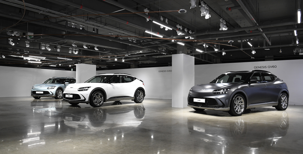 ▲제네시스는 2일부터 14일까지 2주간 서울시 강남구 압구정동에 마련된 전시 거점 ‘카페캠프통’에서 GV60을 고객에게 선보인다.  (사진제공=제네시스)