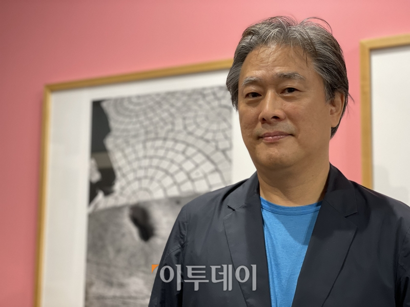 ▲1일 부산 국제갤러리에서 만난 박찬욱 감독. 김소희 기자 ksh@