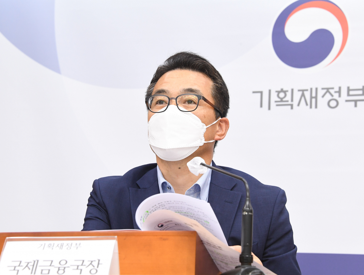 ▲김성욱 기획재정부 국제금융국장이 10월 7일 정부세종청사에서 '2021년 10월 외평채 발행'과 관련 브리핑을 하고 있다. (사진제공=기획재정부)
