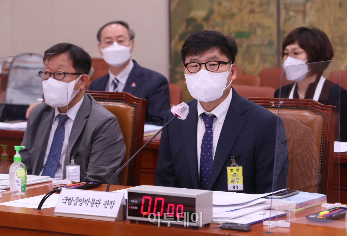 ▲민병찬 국립중앙박물관 관장이 7일 서울 여의도 국회에서 열린 문화체육관광위원회의 국립중앙박물관, 국립민속박물관 등에 대한 국정감사에서 의원들의 질의에 답변하고 있다. (국회사진취재단)