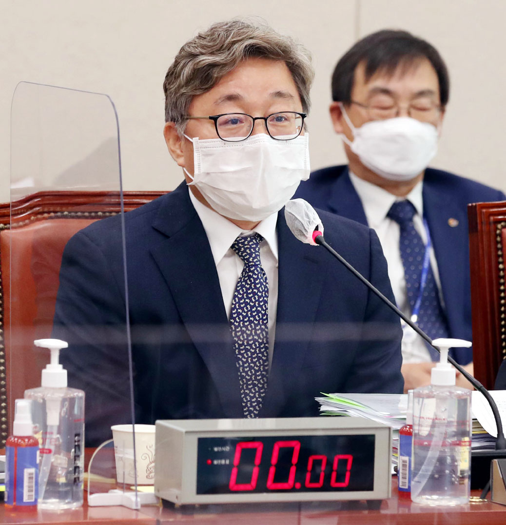 ▲채희봉 한국가스공사 사장이 20일 오전 서울 여의도 국회에서 열린 산업통상자원중소벤처기업위원회의 한국석유공사, 한국가스공사 등 국정감사에 출석해 의원들 질의에 답변하고 있다.  (뉴시스)