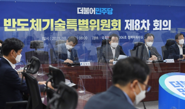 ▲더불어민주당 변재일 반도체기술특별위원회 위원장이 15일 오전 서울 여의도 국회 의원회관에서 열린 반도체기술특별위원회 제8차 회의에서 발언하고 있다. (사진제공=국회사진기자단)