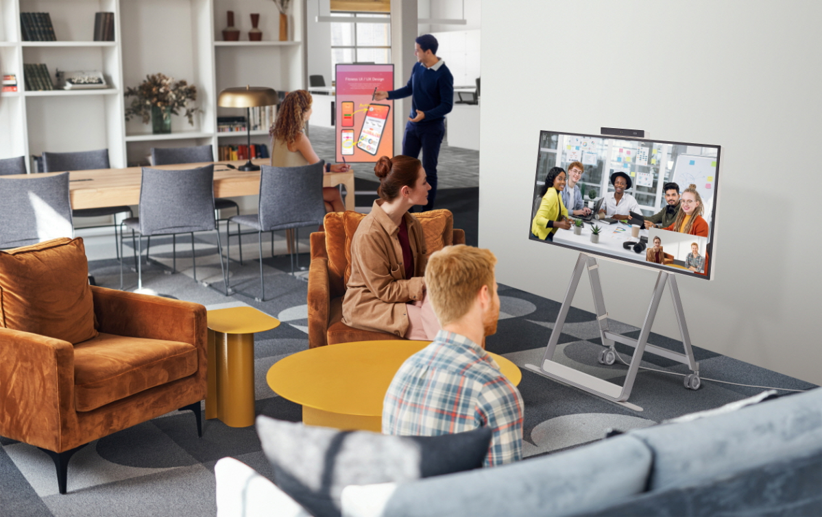 ▲LG전자가 고성능 카메라와 마이크, 화상회의 솔루션, 전자칠판 등을 모두 내장해 비대면 라이스프타일에 최적화한 올인원 인터렉티브 스크린 LG 원퀵을 선보인다. LG 원퀵은 55형 크기 원퀵 프로와 43형 크기 일반형 모델 등 제품 사양과 화면 크기에 따라 두 가지 라인업으로 구성됐다.  (사진제공=LG전자)