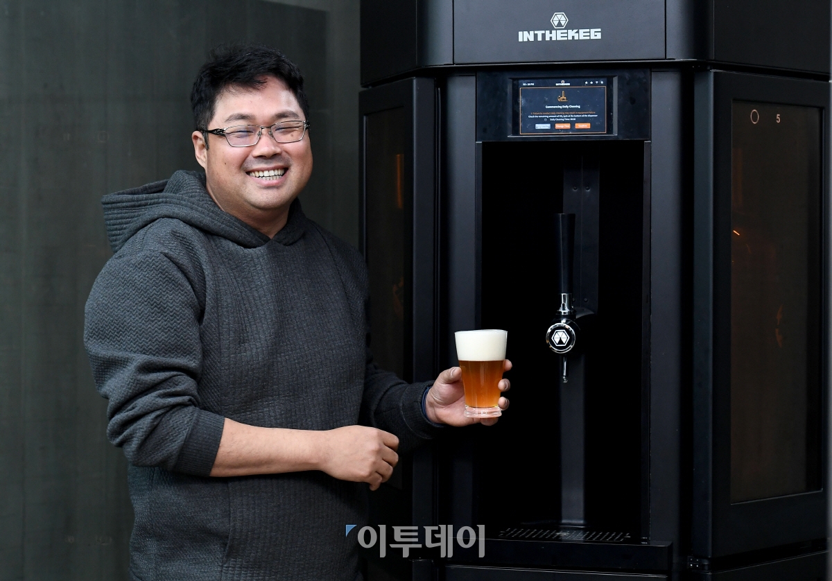 ▲강태일 인더케그 대표가 17일 서울 강남구 도산대로 인더케그에서 이투데이와 인터뷰에 앞서 포즈를 취하고 있다.
