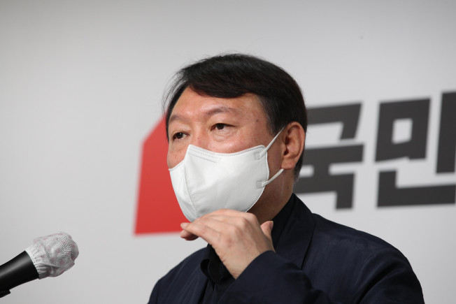 ▲국민의힘 윤석열 대선 경선 후보가 21일 오전 서울 여의도 국민의힘 중앙당사에서 청년정책 공약을 발표하고 있다. 이 자리에서 윤 후보는 "전두환 옹호 발언과 관련 비판을 겸허히 수용하고 유감을 표한다"고 밝혔다. (연합뉴스)