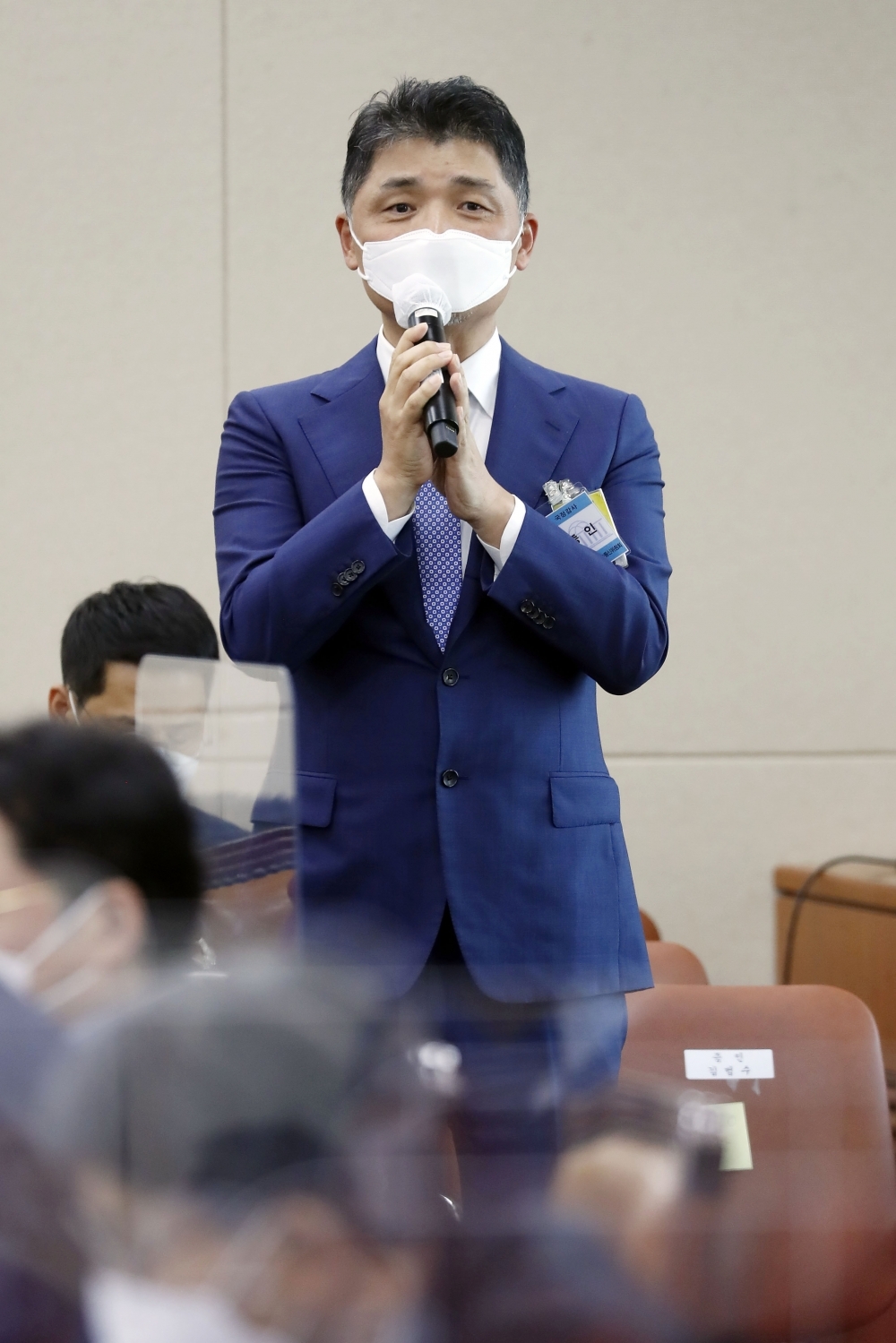 ▲김범수 카카오 의장이 21일 서울 여의도 국회에서 열린 과학기술정보방송통신위원회의 방송통신위원회 등에 대한 국정감사에서 증인으로 출석해 질의에 답변하고 있다. 신태현 기자 holjjak@ (이투데이DB)