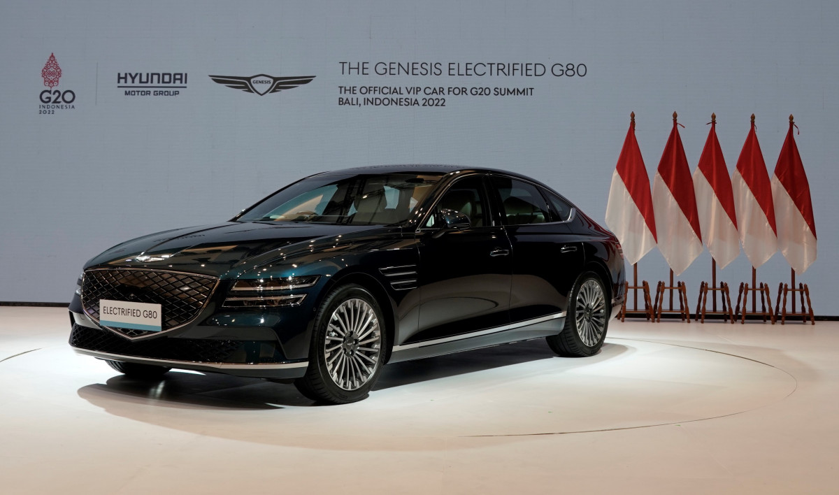 ▲제네시스의 첫 번째 고급 전기차 'G80 전동화 모델'이 'G20 발리 정상회의'에 VIP 의전차로 제공된다. 자카르타 인터내셔널 엑스포 컨벤션 센터에서 열린 '더 퓨처 EV 에코시스템' 행사에 전시된 제네시스 'G80 전동화 모델'의 모습. (사진제공=제네시스)