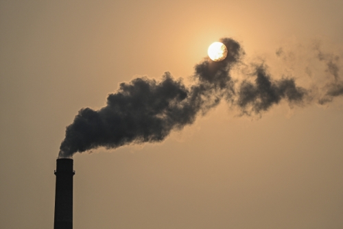 ▲중국 상하이에 위치한 석탄발전소에서 9월 28일(현지시간) 연기가 뿜어져 나오고 있다. 상하이/AFP연합뉴스
