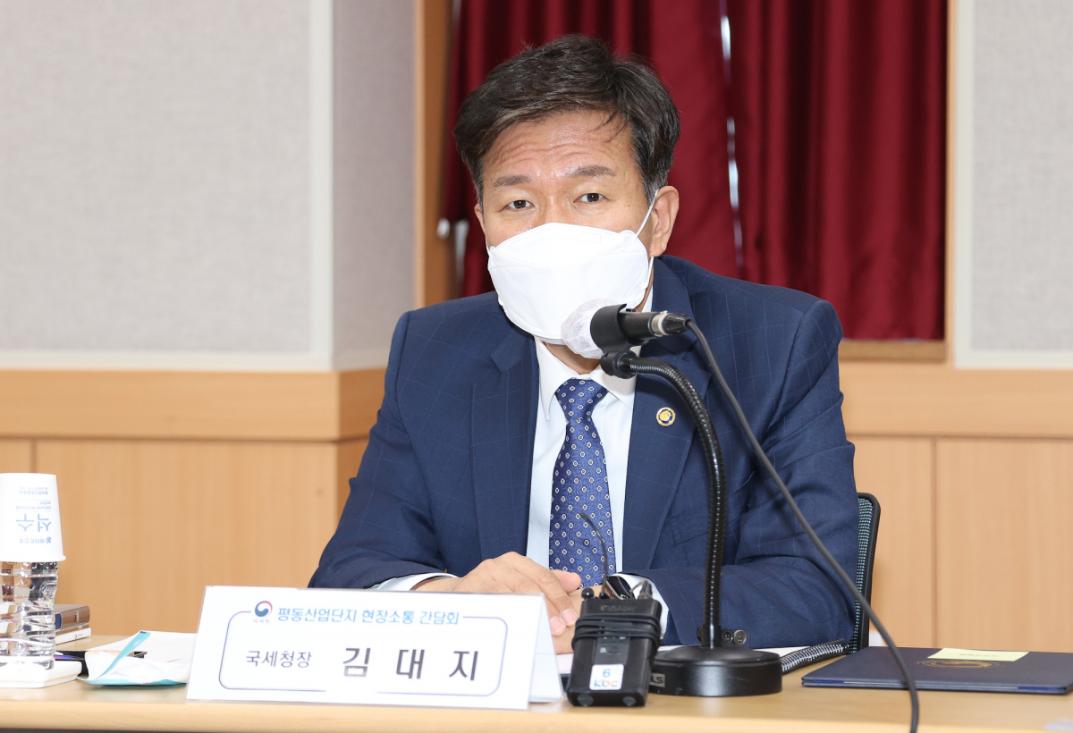 ▲김대지 국세청장이 10월 26일 광주 평동산업단지에서 현장소통 간담회에서 발언하고 있다. (사진제공=국세청)