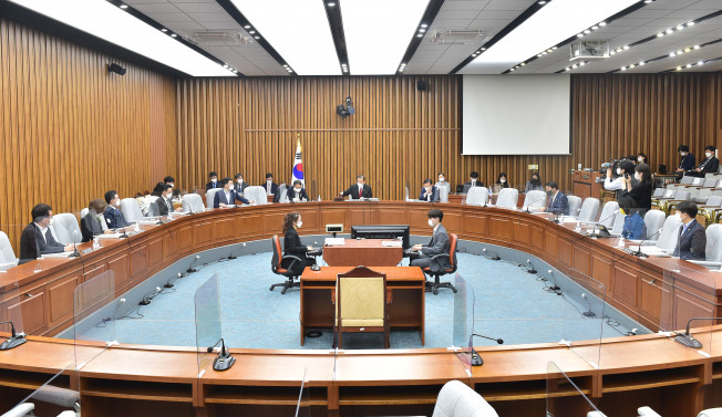 ▲26일 국회에서 열린 최재해 감사원장 후보자 인사청문특별위원회 회의에서 홍문표 위원장이 회의를 주재하고 있다. (연합뉴스)