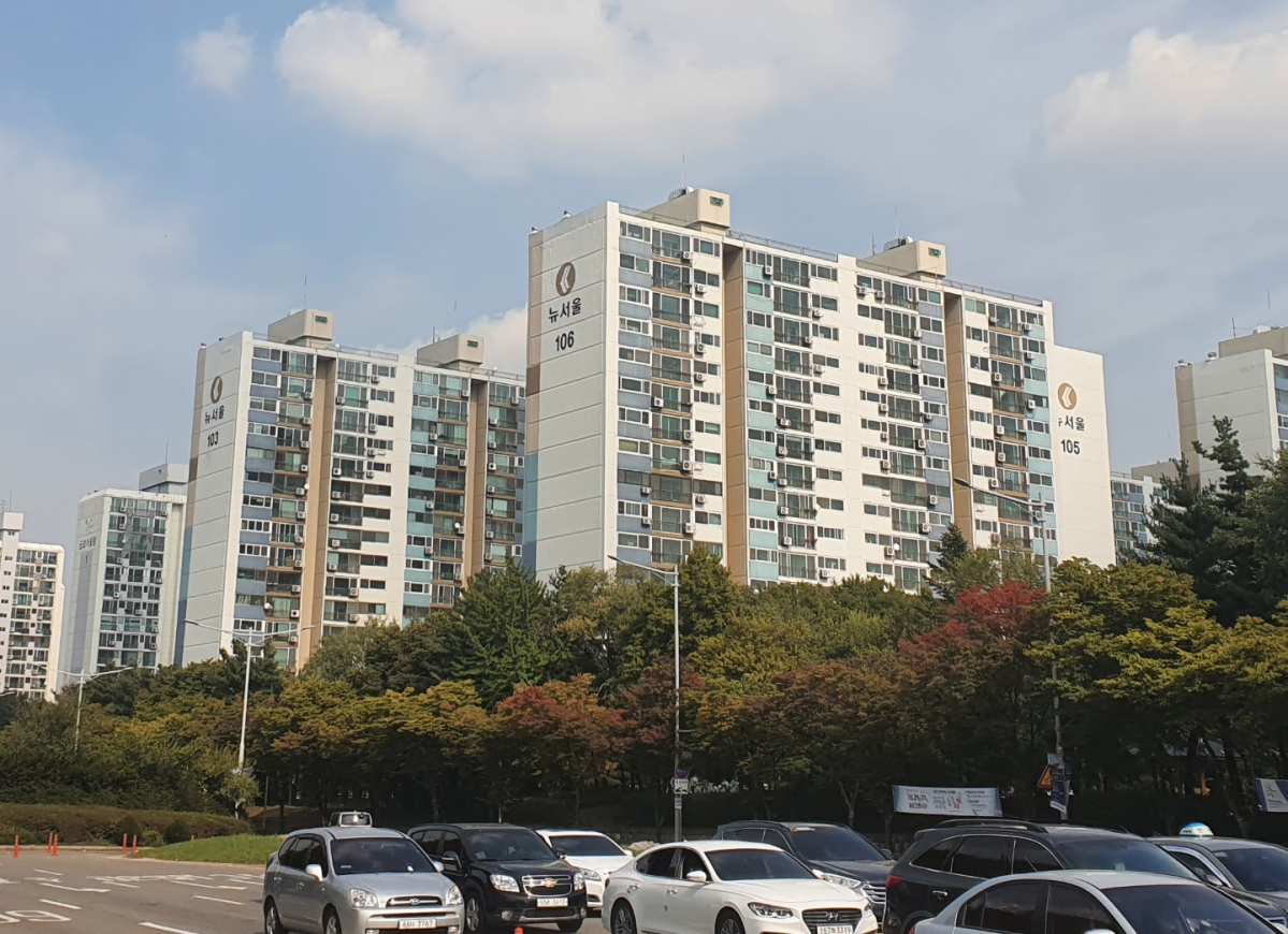 ▲'인천의 강남'으로 불리는 인천 연수구 집값 상승세가 가파르다. 인천 연수구 일대에 들어선 아파트 단지 전경. (이동욱 기자 toto@)