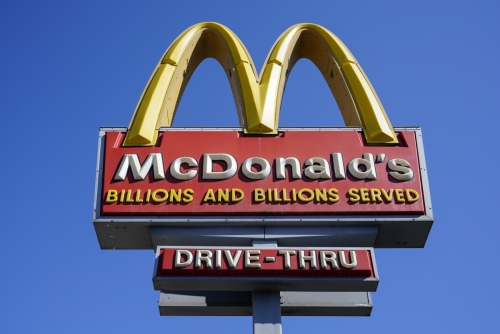 ▲미국 필라델피아에 있는 맥도날드 매장 앞에 로고가 보인다. 필라델피아/AP연합뉴스
