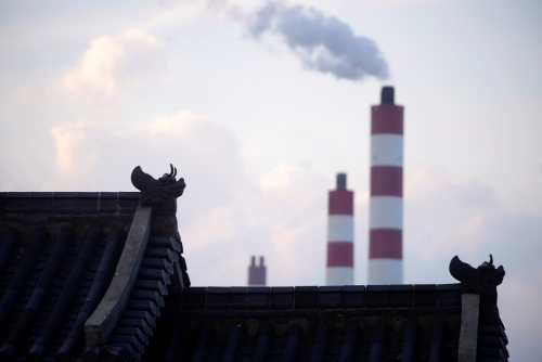 ▲중국 상하이에 위치한 석탄발전소에서 연기가 나오고 있다. 상하이/로이터연합뉴스
