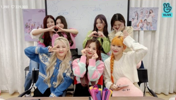 ▲트라이비(사진 = 트라이비 공식 V LIVE)