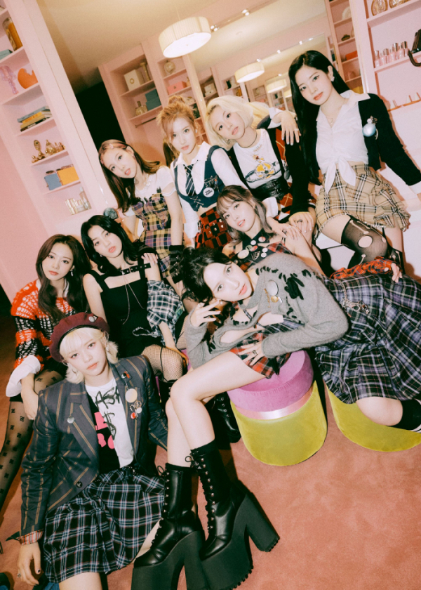 ▲트와이스(사진제공=JYP엔터테인먼트)
