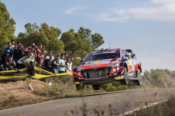 ▲‘2021 월드랠리챔피언십’ 11차 대회 스페인 랠리에서 현대자동차 ‘i20 Coupe WRC’ 랠리카가 주행하고 있다.  (사진제공=현대차)