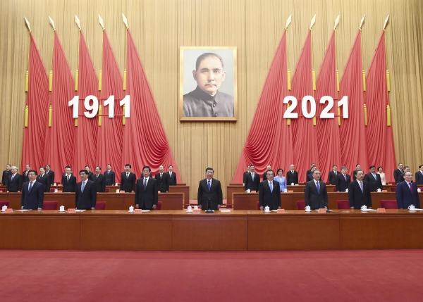 ▲시진핑(가운데) 중국 국가주석과 공산당 고위 관료들이 9일 신해혁명 110주년 기념식에 참석하고 있다. 베이징/신화연합뉴스

