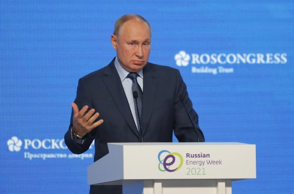▲블라디미르 푸틴 러시아 대통령이 13일(현지시간) 모스크바에서 열린 러시아 에너지 주간 국제 포럼 본회의에서 연설하고 있다. 모스크바/로이터연합뉴스
