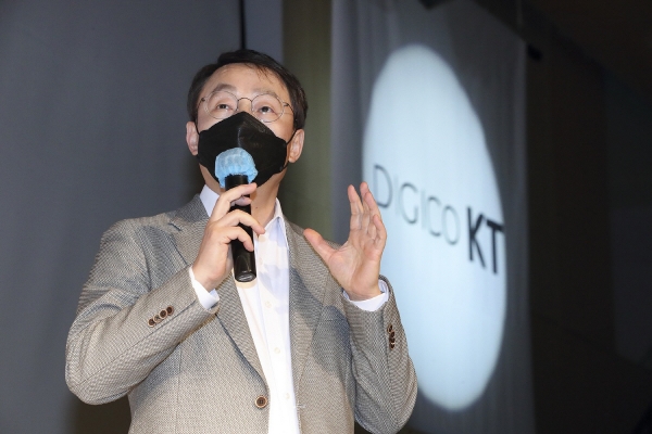 ▲KT가 3월 KT스퀘어에서 기자간담회를 열고 2021년 디지코 로드맵의 핵심으로 KT그룹 미디어 콘텐츠 사업 전략을 발표했다. 기자간담회에 참석한 KT 구현모 대표가 인사말을 하고 있다. 사진제공=KT
