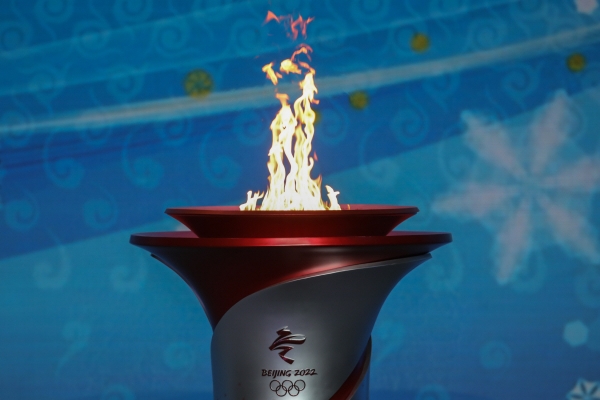 ▲20일(현지시간) 중국 베이징에서 열린 2022년 동계 올림픽 성화 환영식에서 올림픽 성화가 타오르고 있다. 베이징/EPA연합뉴스
