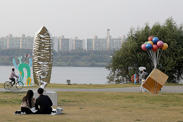 ▲ 'K-Sculpture 한강 흥 프로젝트'에 전시된 작품들 (크라운해태)
