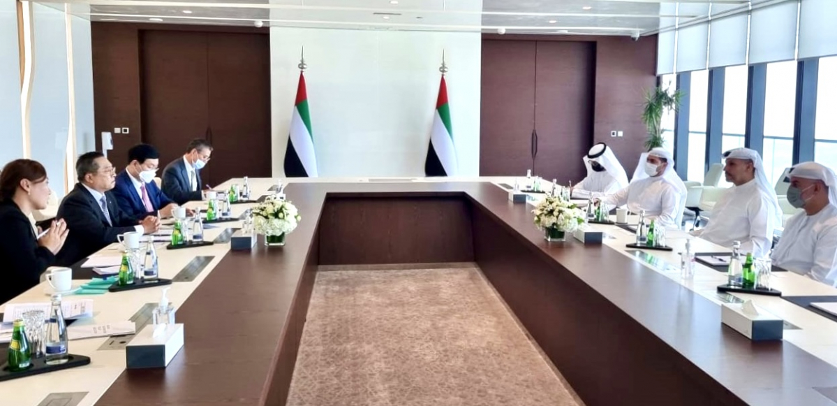 ▲구자열 무역협회장이 2일 아부다비 행정청장 회의실에서 칼둔 칼리파 알 무바라크 청장을 면담했다. (사진제공=무역협회)