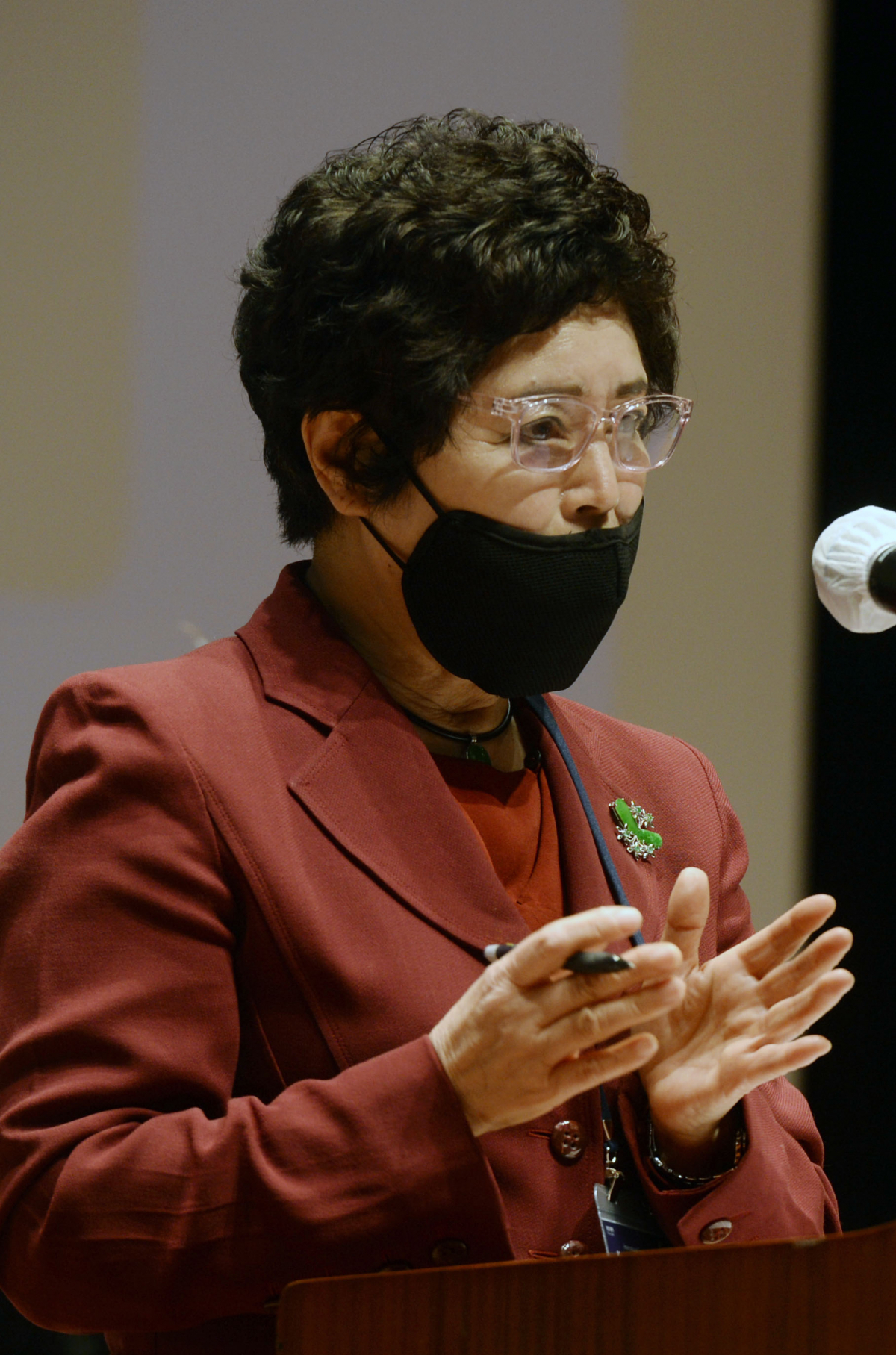 ▲김상경 여성금융인네트워크 회장이 3일 서울 여의도 한국거래소 컨퍼런스홀에서 열린 '2021 대한민국 여성 금융인 국제콘퍼런스'에서 인사말을 하고 있다. 이투데이가 여성금융인네트워크와 공동 주최한 이번 행사는 '지속가능한 성장을 이끄는 새로운 물결 -ESG 투자 책임과 이사회 다양성-'을 주제로, 내년 8월 자본시장법 개정의 시행을 앞두고 금융계 고위직의 다양성 확보 방안을 모색하기 위한 공론의 장을 마련했다. 조현호 기자 hyunho@