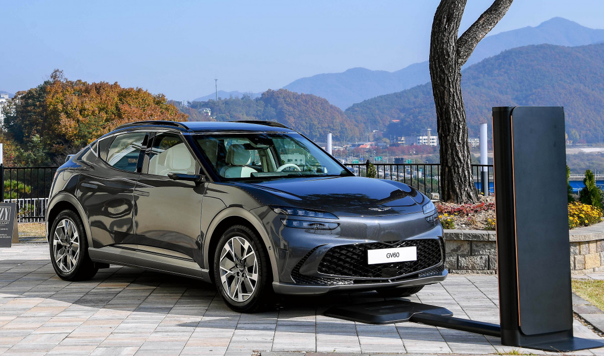 ▲밑그림은 현대차그룹이 공들여 개발한 전기차 전용 플랫폼 E-GMP다. 덕분에 같은 플랫폼을 쓴 현대차 아이오닉 5와 기아 EV6 등의 모습이 오버랩된다.  (사진제공=제네시스)