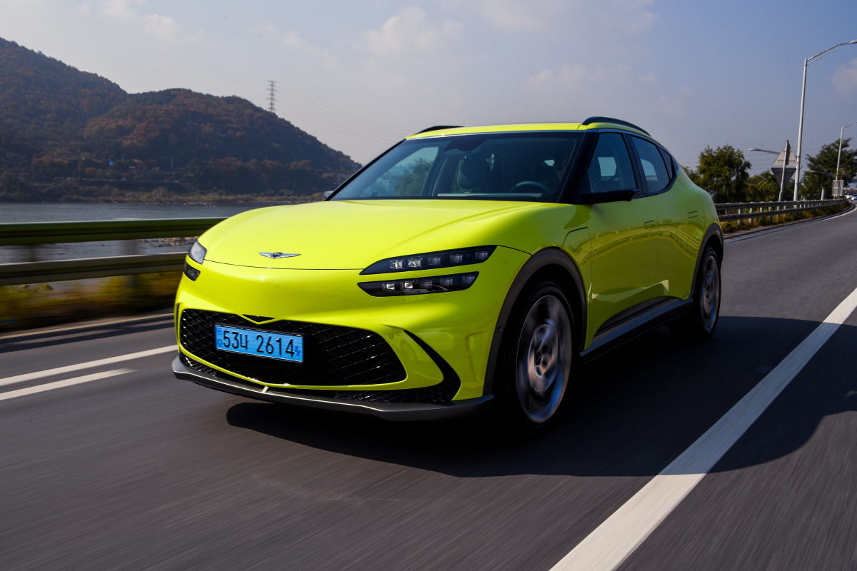 ▲3미터에 달하는 앞뒤 축간거리 탓에 회전반경이 크다는 건 단점이다. 다양한 장비와 고급스러움을 더한 탓에 현대차 아이오닉 5 보다 실내공간 활용도 역시 소폭 떨어진다.   (사진제공=제네시스)