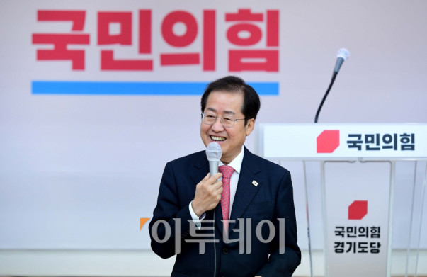 ▲홍준표 국민의힘 대선경선후보가 4일 경기 수원시 국민의힘 경기도당위원회에서 지지자들과 간담회를 갖고 인사말을 하고 있다. 신태현 기자 holjjak@ (이투데이DB)