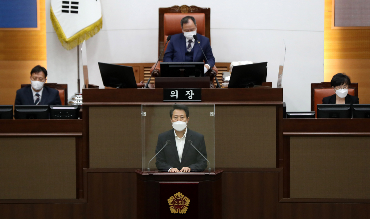 ▲오세훈 서울시장이 1일 오후 서울 중구 서울특별시의회에서 열린 '제303회 정례회 제1차 본회의'에서 2022년도 예산안 및 기금운영계획안에 대한 시정연설을 하고 있다. (뉴시스)