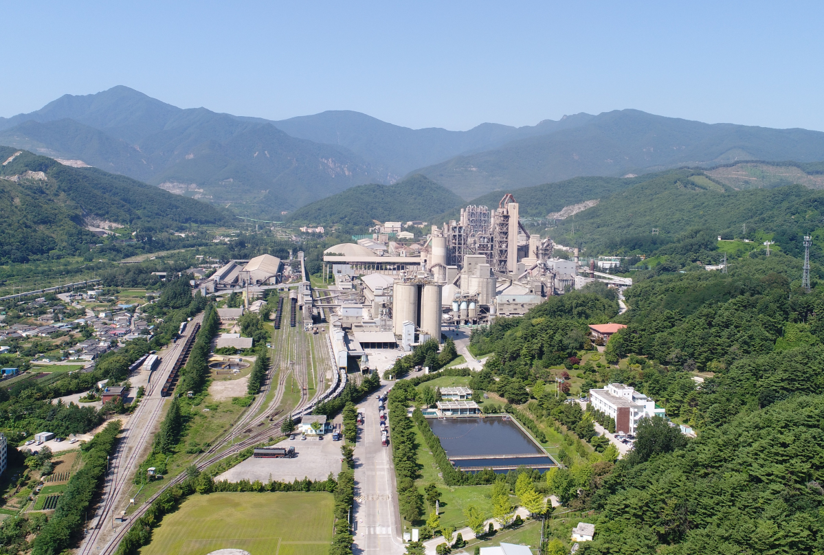 ▲쌍용C&E 동해공장 전경. (사진제공=쌍용C&E)