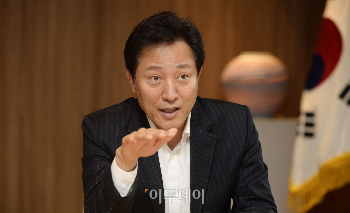▲오세훈 서울시장이 3일 서울 중구 서울시청 시장실에서 이투데이와 인터뷰 하고 있다.  (조현호 기자 hyunho@)