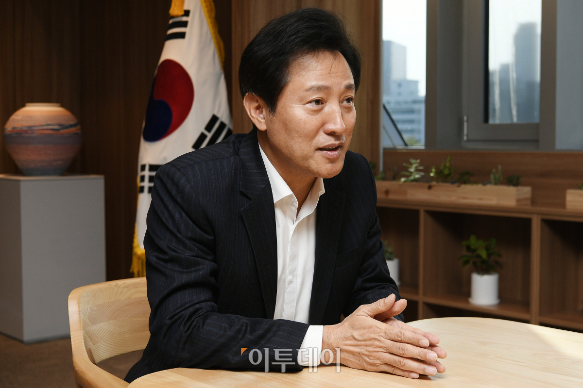 ▲오세훈 서울시장은 인터뷰 내내 자신감 있는 목소리로 서울 현안을 설명했다. 오 시장은 대선을 앞두고 야당이 단일화 해야 한다는 의견도 피력했다. 그는 "단일화를 해야 정권교체 확률이 높아진다"고 말했다. (조현호 기자 hyunho@)
