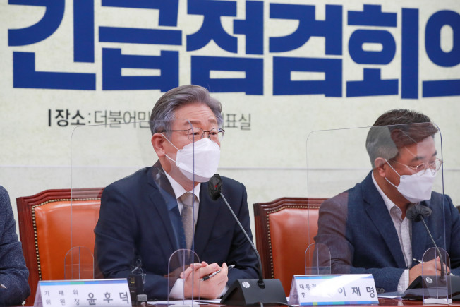 ▲더불어민주당 이재명 대선 후보가 7일 서울 여의도 국회에서 열린 요소수 관련 긴급점검회의에 참석해 발언하고 있다.  (연합뉴스)