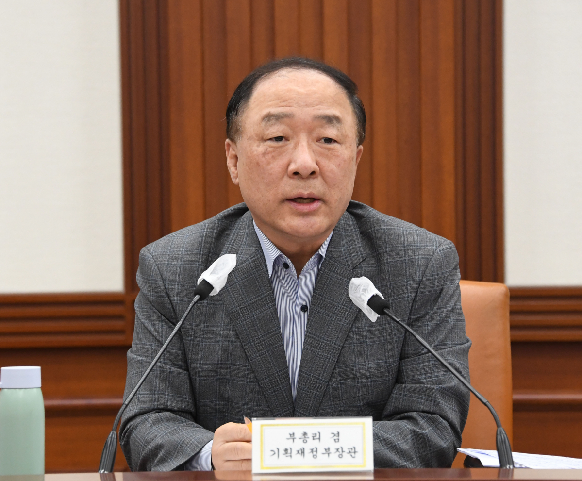 ▲홍남기 부총리 겸 기획재정부 장관이 11월 7일 서울 광화문 정부서울청사에서 열린 '제2차 대외경제안보 전략회의'를 주재하고 있다. (사진제공=기획재정부)