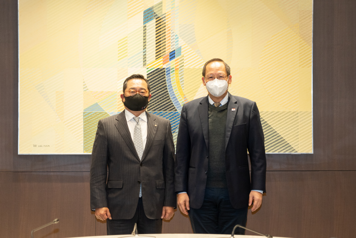 ▲무역협회 구자열 회장(왼쪽)과 탄 스 릉 싱가포르 노동부·산업통상부 제 2장관(오른쪽) (사진제공=무역협회)