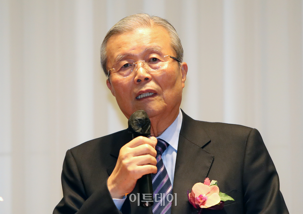 ▲김종인 전 국민의힘 비상대책위원장이 4일 오후 호텔인터불고 대구에서 열린 제2기 영남일보 지방자치 아카데미 입학식에서 강연하고 있다. (연합뉴스)