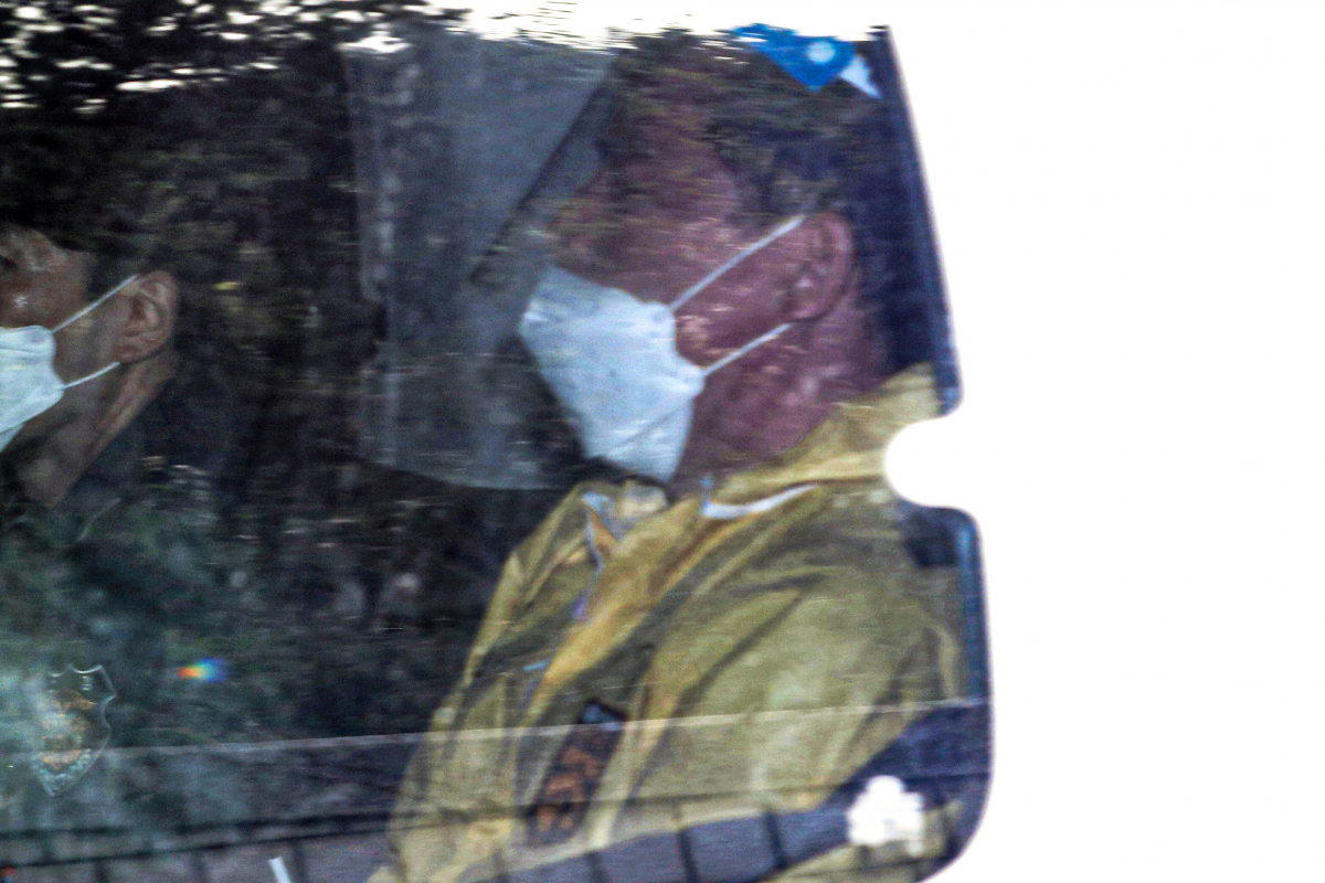 ▲'대장동 개발 사업 특혜 의혹'의 핵심 인물인 유동규 전 성남도시개발공사 기획본부장이 3일 오후 서울 서초구 서울중앙지방법원에서 구속영장실질심사를 마치고 차량을 타고 이동하고 있다. (뉴시스)