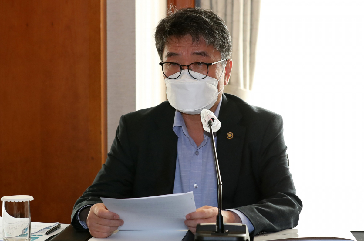 ▲류근혁 보건복지부 2차관이 2일 오전 서울 중구 밀레니엄 힐튼 서울호텔 코랄홀에서 열린 보건의료발전협의체 23차 회의에 참석해 발언하고 있다.  (뉴시스)