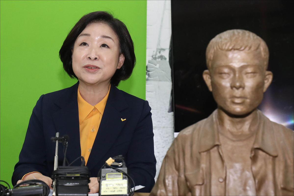 ▲심상정 정의당 대선 후보가 12일 서울 종로구 전태일재단에서 '주4일제 로드맵과 신노동법 비전'을 발표하고 있다.(국회사진기자단)