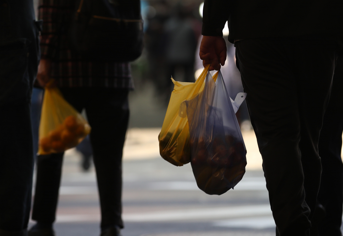 ▲2일 서울 망원시장에서 시민들이 장을 보고 있다. (연합뉴스)
