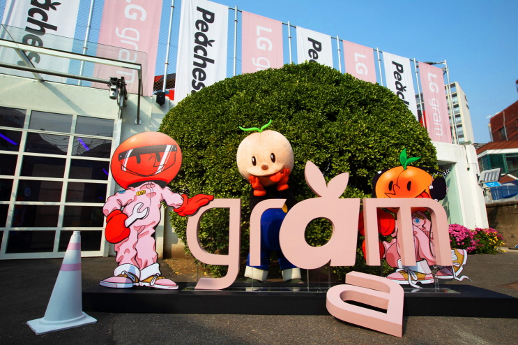 ▲서울 성수동에 위치한 ‘피치스 도원’에서 이달 30일까지 ‘LG그램 튜닝 위크’가 열린다.  (사진제공=LG전자)